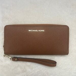 MICHAEL KORS WRISTLET WALLET NEVER USED